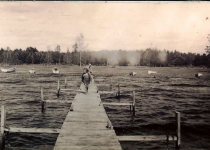 1943 Bertha Young Eleanor Lawson at boat dock SWR